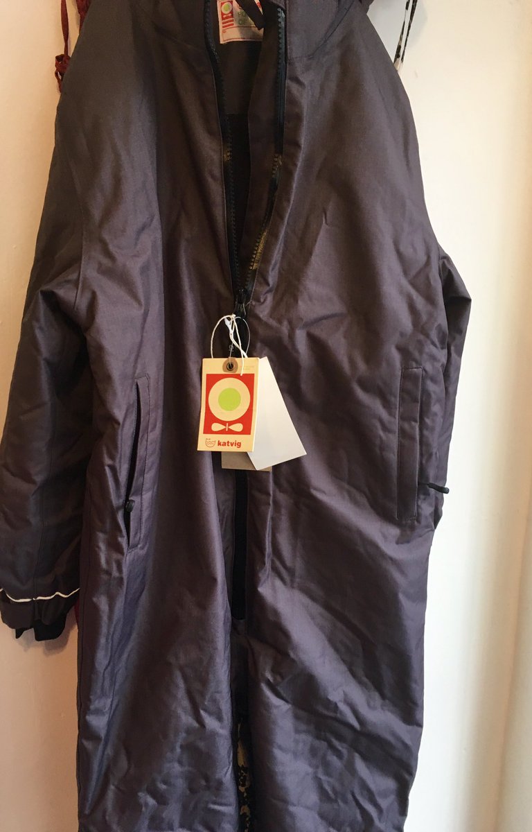 BuddyandBeehive's tweet photo. Katvig. Age around 10 yrs. Got salllopettes and waterproofs in the shop too. Open till 5 today.
#Katvig
#Brighton
#skiwear
#kidswaterproofs https://t.co/t2kLfchFyl