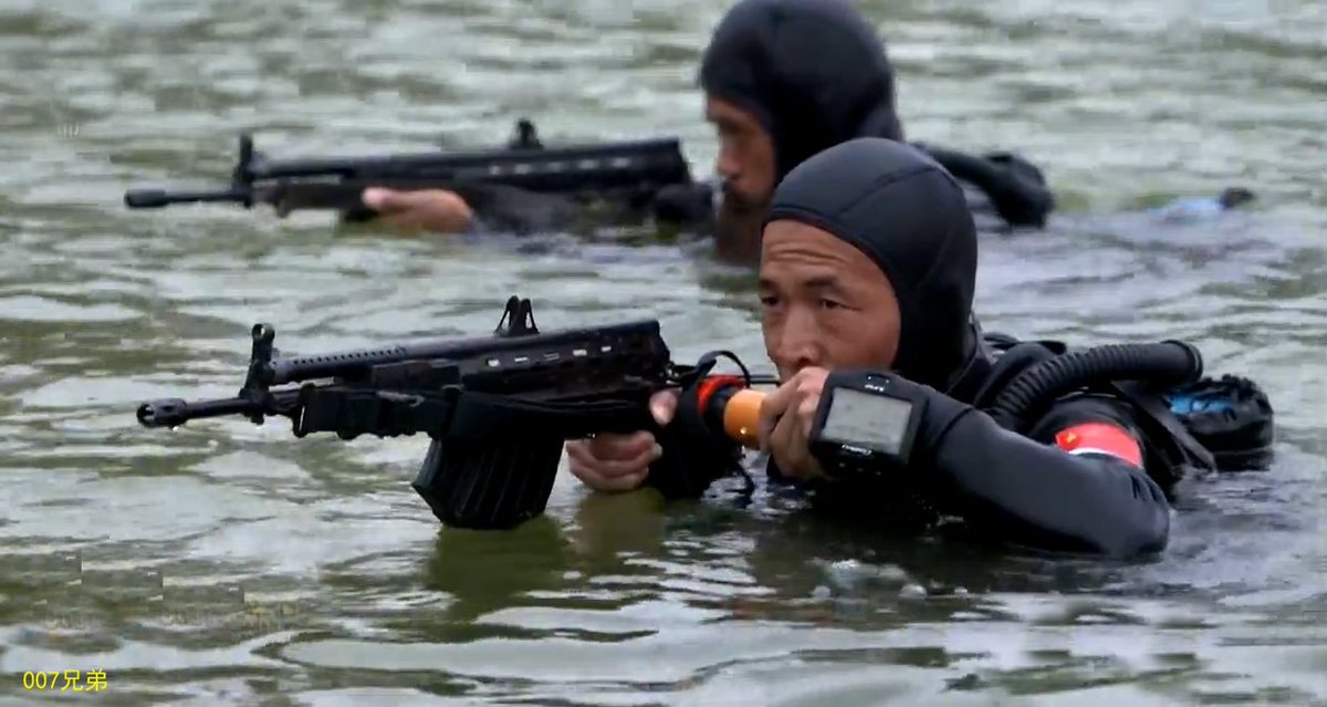 Mssn65 中国海軍のフロッグマン Qss 05水中銃を持ってる Mssn65 中国海軍のフロッグマン Qss 05水中銃を持ってる