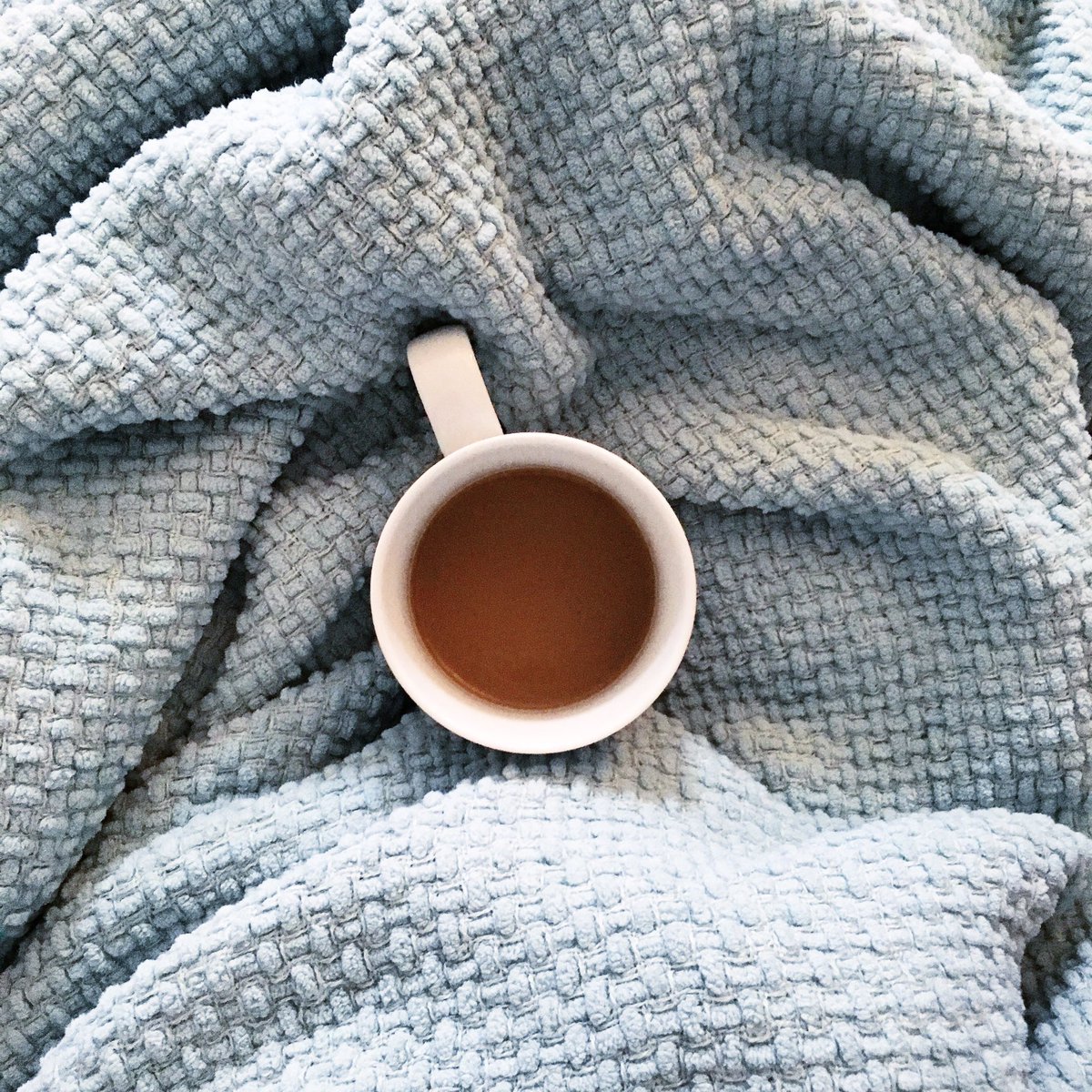 MaryRGiles's tweet photo. Slow Saturday mornings: coffee and Fresh Prince reruns 👌🏼 https://t.co/2Ehq3zepMH