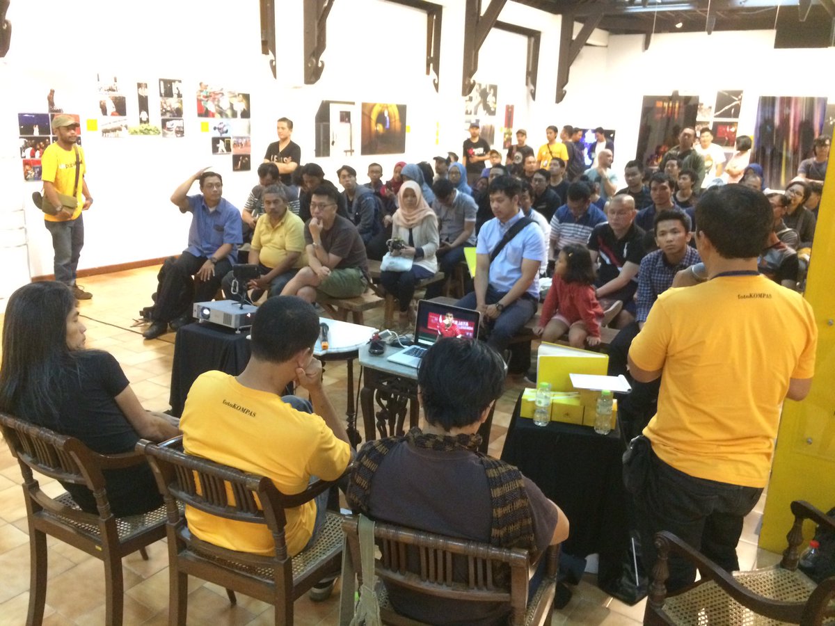 Bedah <a href="/bukuunpublished/">KOMPAS SPORTSCAPES</a> Di #FestivalFotografiKompas #kompasunpublished bareng Jay Subiakto John Suryaatmadja dan Danu Kusworo
