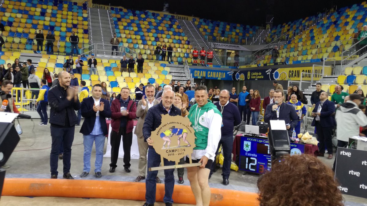 EstrellaCL_'s tweet photo. Campeones de Gran Canaria de Primera Categoría. Luchadores y afición, fundamentales. #LuchaCanaria https://t.co/VvsgTwMY9R