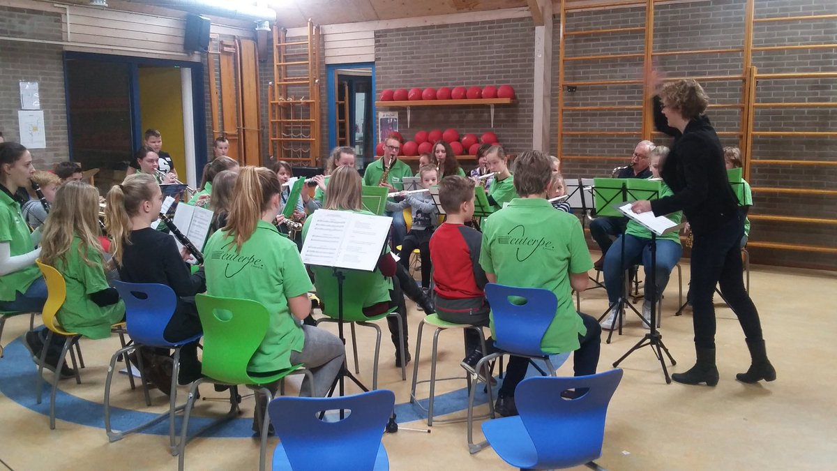 Geweldig!! Oefen voor het concertje as dinsdag!! Start the Music!!