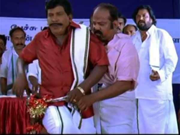 sureshsha26's tweet photo. அ(திமுக) ✌கட்சியின👨‍😉MLA - MP👦 😉களின் இன்றைய நிலை இது தான்...இந்த தைரியம் சத்தியமா உங்களுக்கு மட்டும் தான்டா இருக்கும்...😛 https://t.co/scKW4Gm8VV