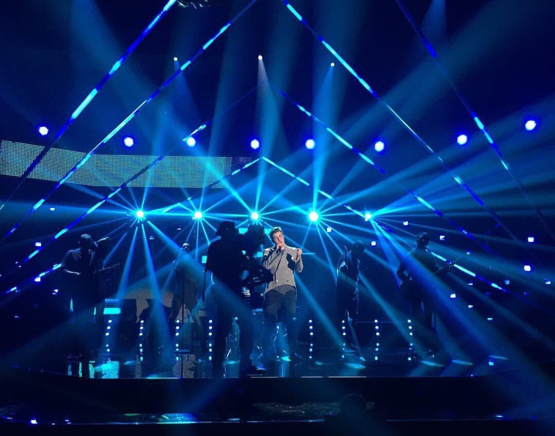 Singer #TomsKalderauskis @ #LTVSupernova rehearsal for tomorrow's preformance . Song #WeWontBackDown written by <a href="/GintsStankevics/">Gints Stankevics</a> &amp; <a href="/kerijak/">Kerry Kaleja</a>