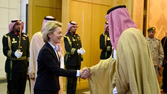 Swemoose's tweet photo. Germany's Ursula von der Leyen who refuses to cover her hair (Saudi) and Swedish Ann Linde (Iran) who cover it. Feminist Government?  #svpol https://t.co/uIm2J0xMWF