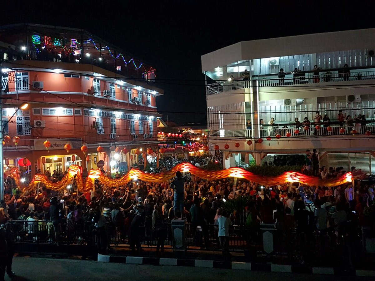 KemenPariwisata's tweet photo. Festival Imlek Palembang Targetkan 25 Ribu Pengujung https://t.co/9Dmpjj2kgA
#PesonaIndonesia #capgomeh2017 https://t.co/VaAsggPtk9