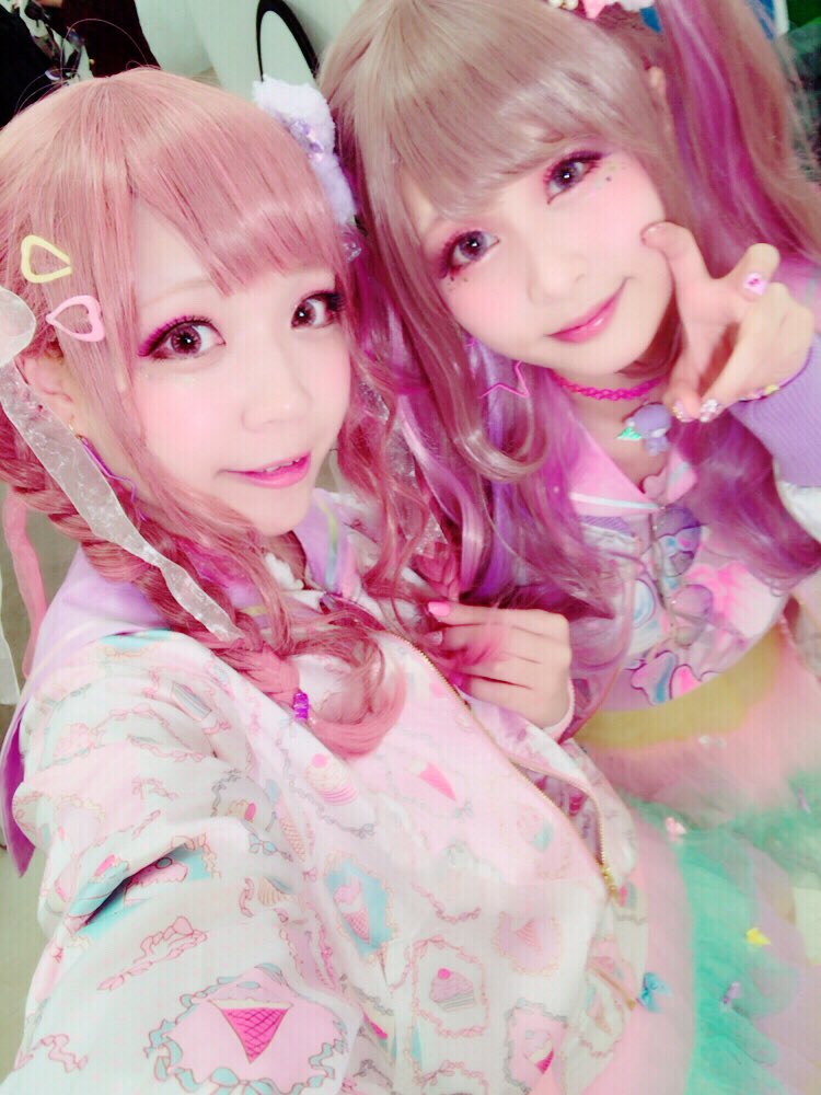 茅津琉 テイワット永住中 A Twitter ここちゃんとオリジナルゆめかわちゃん 衣装は勿論アイメイク も似せてカラコンまでお揃いで やろう って決まった時点から買い出しに相談に全てが楽しかった ガッツリゆめかわやりたかったし ここちゃんのゆめかわとか新鮮