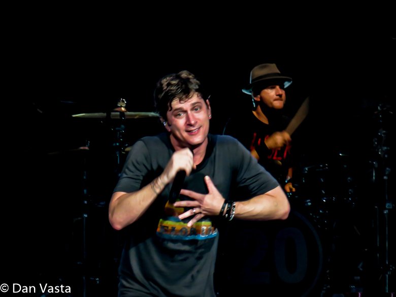 79Aspen's tweet photo. Throwback Saturday. @MatchboxTwenty performing @KMClivenation 7.7.13 #matchboxtwenty #MB20Goostour https://t.co/Ae6TsTE6eb