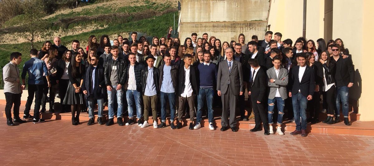 IlCuoio's tweet image. #SanMiniato Il #Cattaneo festeggia i suoi #diplomati. Appello del preside alla politica - #Foto
goo.gl/M9gW9W