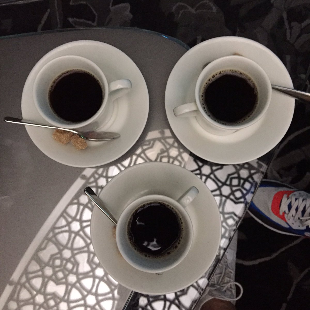 Halstinho's tweet photo. Lite fika för att lugna nerverna @TimSparv @NovakFida #kroon #floor148 #BurjKhalifa https://t.co/cK25AdhfEU