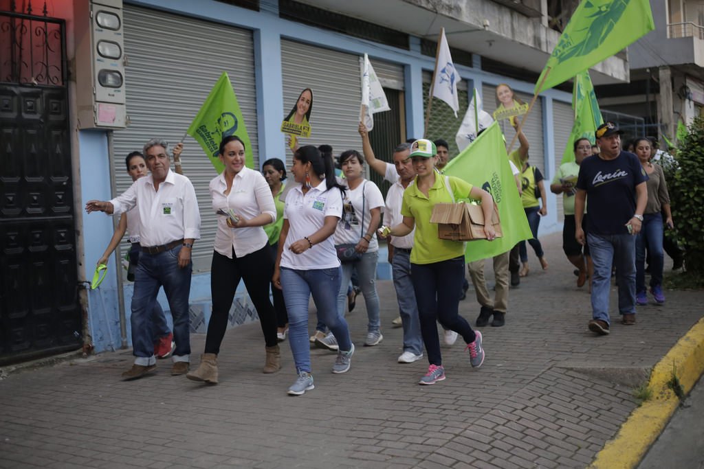 GabrielaEsPais's tweet photo. La tarde de ayer llegamos a Tena para compartir con la ciudadanía Plan #todaunavida Hoy iniciamos medios radiales #GabrielaEnNapo @Lenin https://t.co/Q1cqyTa5gO