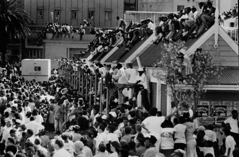 SA_Heroes's tweet photo. On the balcony of City Hall he spoke to crowd of approximately 50 000 people, who had waited for hours to see him #NelsonMandela #11Feb1990 https://t.co/119IYNsJZ9