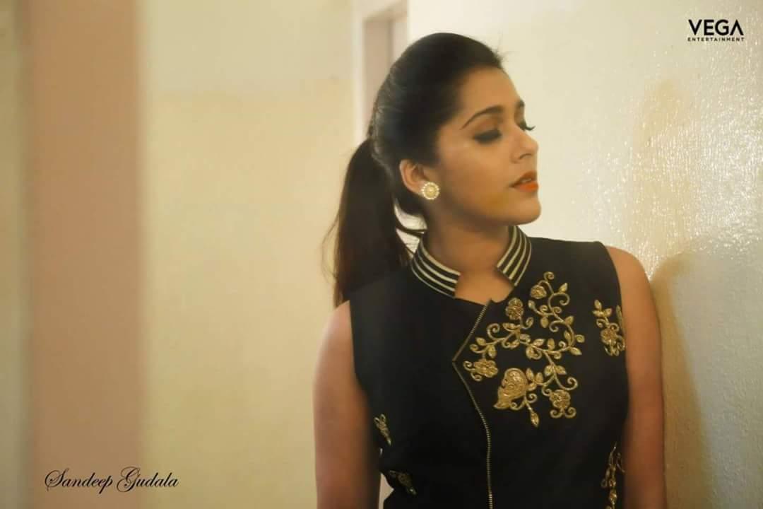 StunningActorss's tweet image. Stunning actors @rashmigautam27   #extrafun tonight only on #extrajabardast
#fridaynight Outfit by #sreevaidiki