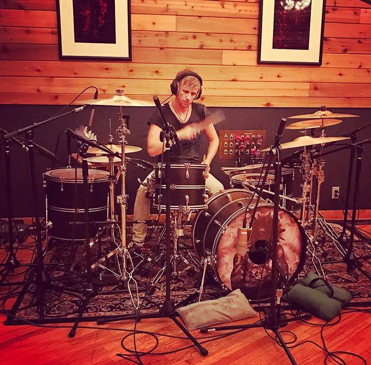 muse's tweet image. Back in the studio..🥁🎼

instagram.com/muse