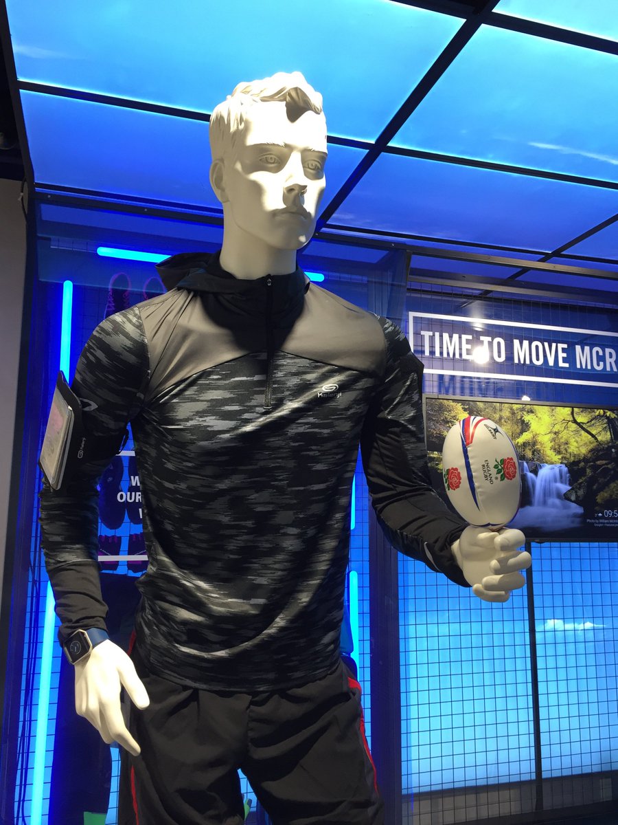 O2MarketSt's tweet image. John is getting in the rugby mood at #o2manchestermarketst he’s all for #weartherose but who’s for #teamcymru? #sixnations