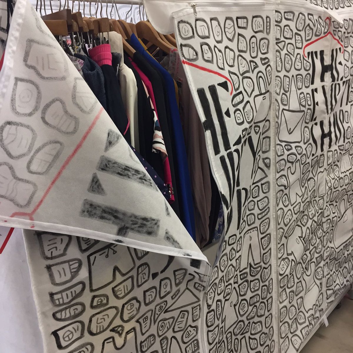 Got some spare time in #Manchester? We need your help w/the <a href="/EmptyShopMCR/">The Empty Shop</a> sale! sign up: buff.ly/2kbG7cl #theemptyshop2017