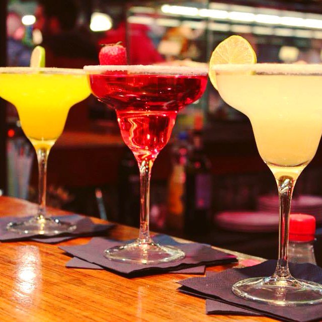 MercSanMiguel's tweet photo. No os olvidéis que de jueves a sábado abrimos de 10 a 2 de la mañana. ¿Nos tomamos un cóctel esta noche en el Mercado? 🍹
#MercadodeSanMiguel https://t.co/e7L1t7NfpE