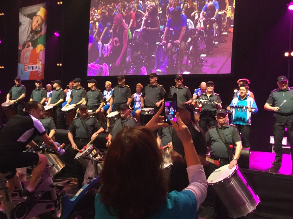 fredkoops's tweet image. Sambaband van de douaneharmonie treedt op bij sporten voor Sophia (spinningsmarathon) in Rdam