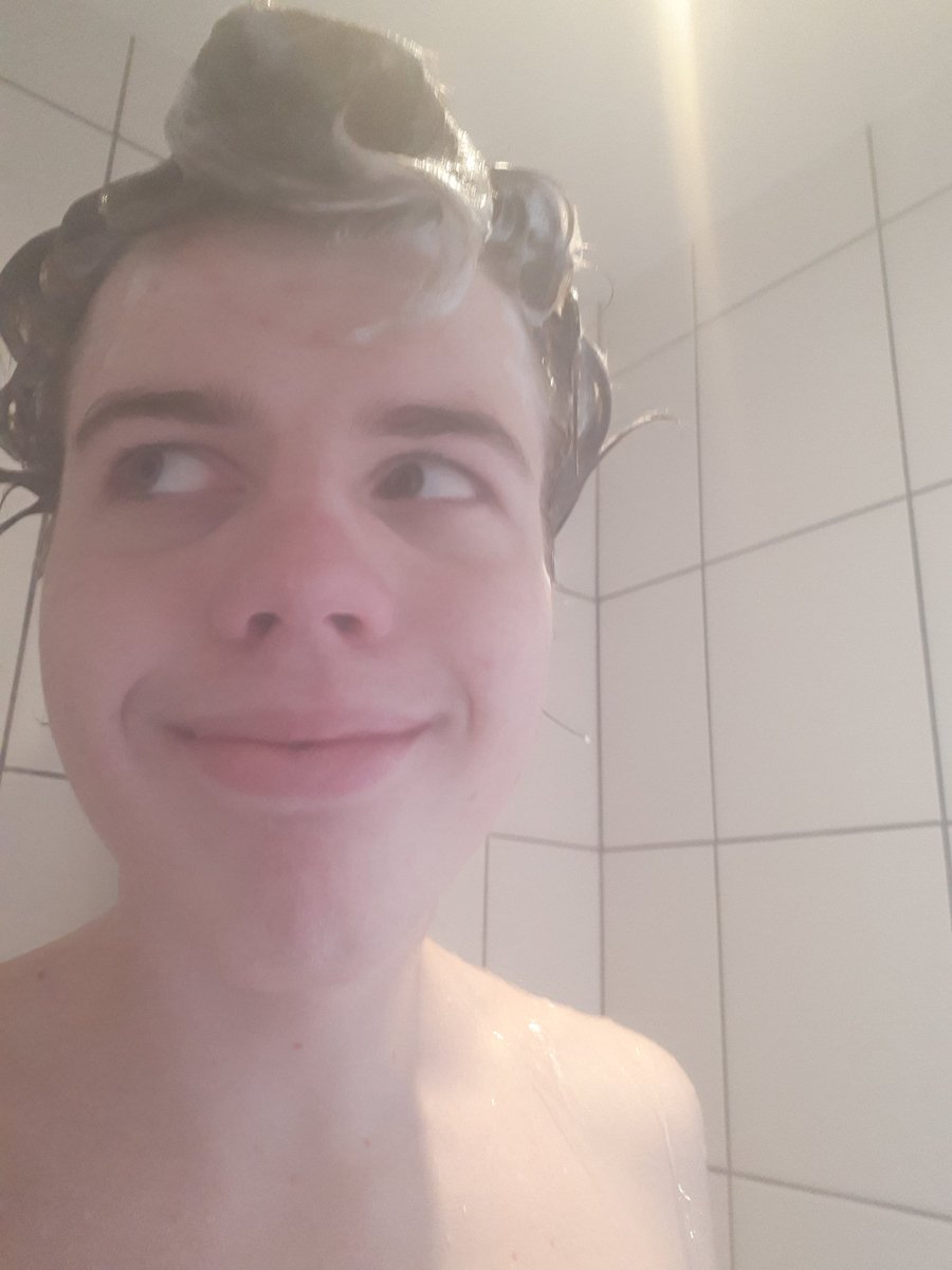 DHvorvarp's tweet photo. Så var man lige i bad #TwitterBanden #Snullerne #Lux https://t.co/kO14SiFBk0