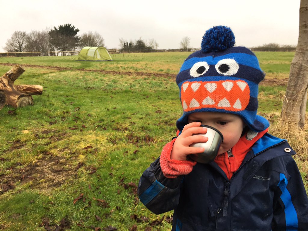bigadventurefam's tweet photo. Tent pitched, quick hot milk, now it's time to #explore #camping #winter #getoutside #campoften #getoutandcamp #warwickshire #sayyesmore https://t.co/Qd2XCWjDM3
