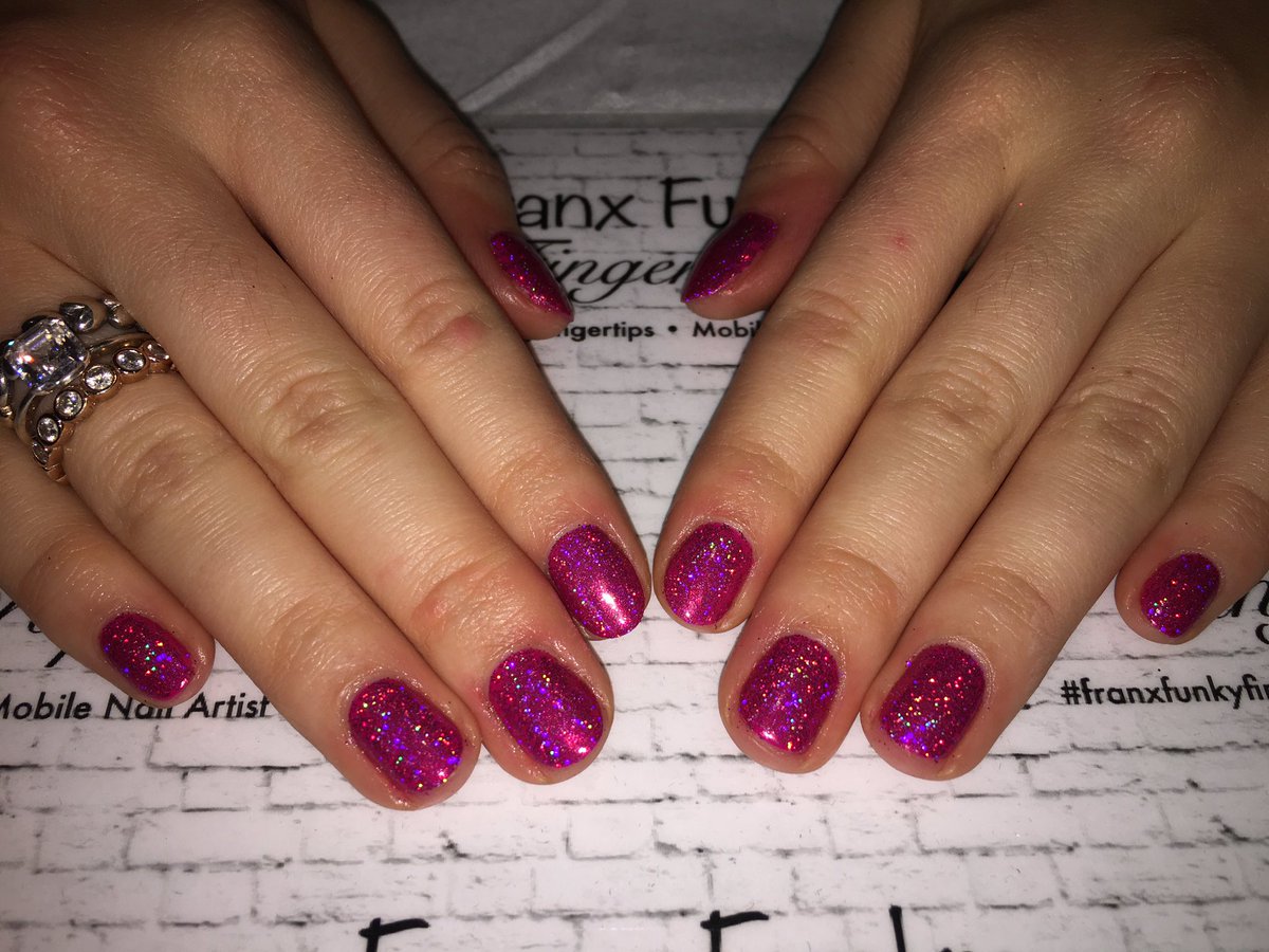 FranxFunky's tweet image. Glitzy- Pink Gelish With Loose Glitter! #franxfunkyfingertips #gelish #glitternails