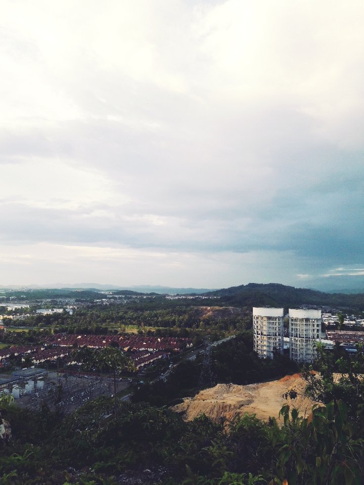 sshuk86's tweet image. Kalau lah aku bley terbang..
"Aku akan terbang ke hati kau"
"Hati sape?"😑