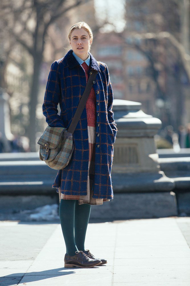 <매기스 플랜> 그레타 거윅이 영화에서 입고 나온 체크 코트가 예쁘고 잘 어울렸다.Translate post