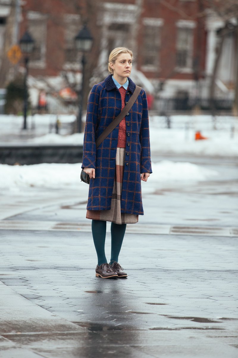 <매기스 플랜> 그레타 거윅이 영화에서 입고 나온 체크 코트가 예쁘고 잘 어울렸다.Translate post
