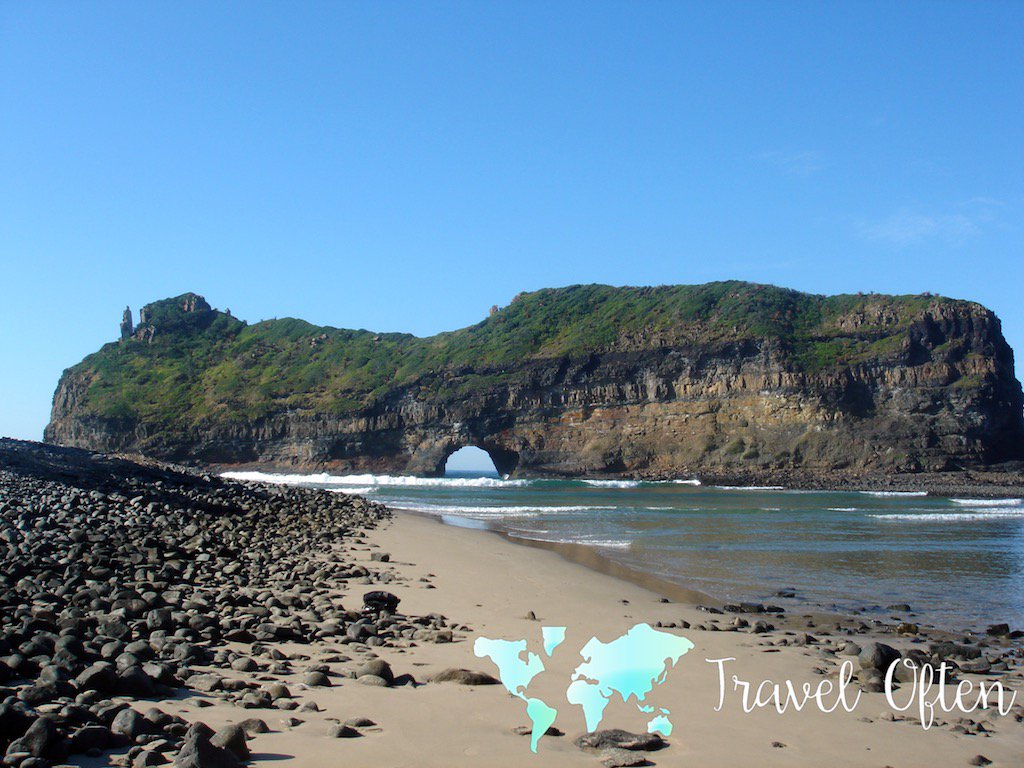Traveloften_NL's tweet photo. Als je de ‘wild coast’ bezoekt in #ZuidAfrika is ‘hole in the wall’ zeker de moeite waard. https://t.co/K2JYQVlik0 https://t.co/JneGJuc2Pp