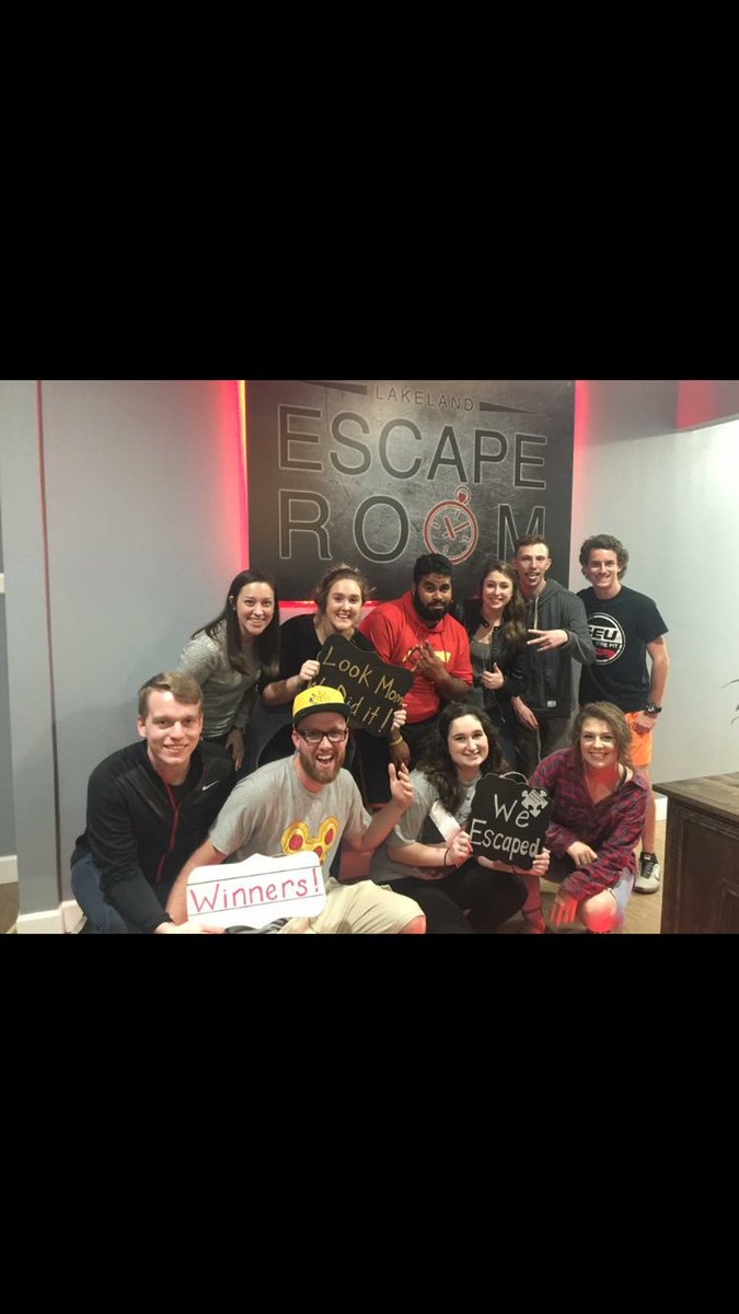 saboc31's tweet photo. Friday nights are for meeting new people and escaping. #AccessGroups https://t.co/Fm0c8ZbMHb