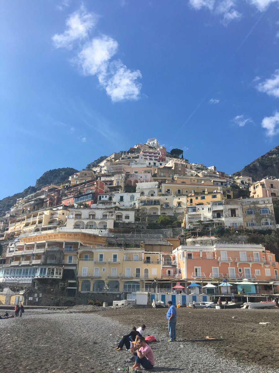 UCIC_app's tweet photo. #amazing #photography from around the world. #RealTime photo from #italy #naples https://t.co/802srup7Av