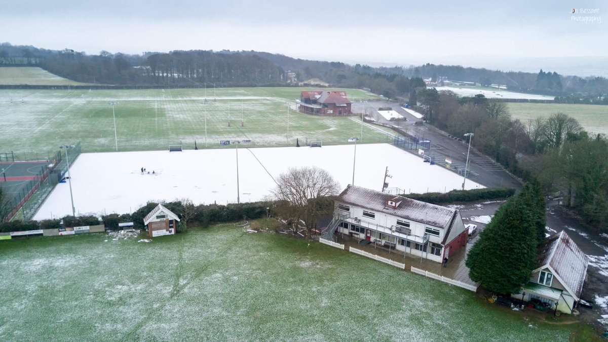 Great shot of Brands+<a href="/BristolCricketC/">Bristol Cricket Club</a> taken by <a href="/Jonnybez/">Jon Bessant</a> + his Drone this morning #Failandmicroclimate #Bristol #snow #Drone #Snowstopsplay