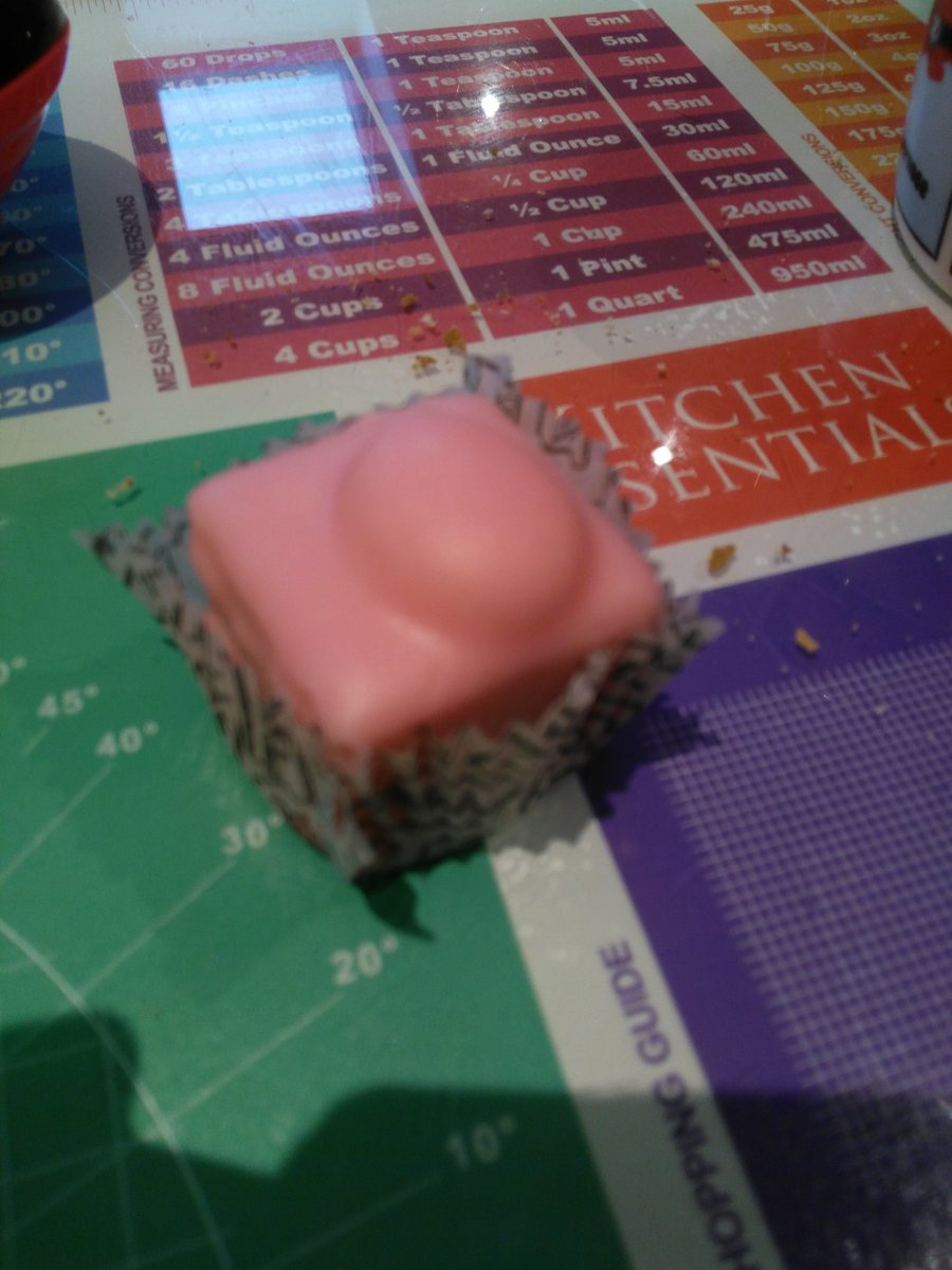 @mrkiplingcakes where's the icing?? #letdown