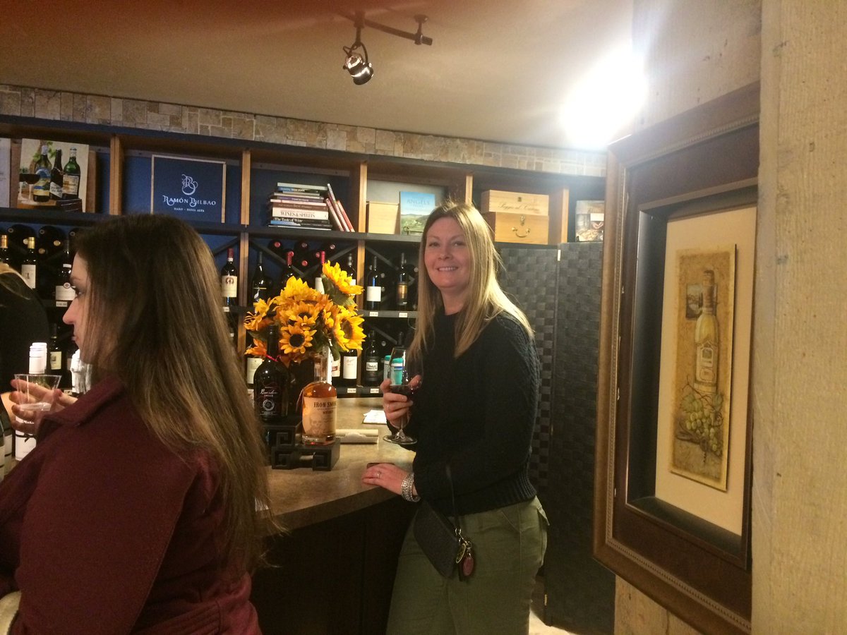 Susan3Mack's tweet photo. Tasting @rochesteralist #canalcrawl https://t.co/uljtOKl7kN