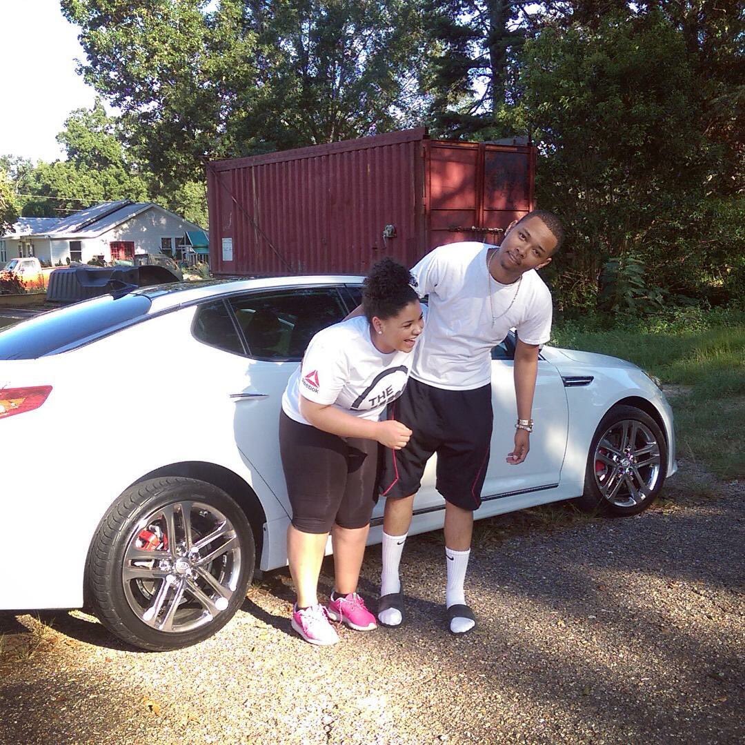 AirJet_SoledOut's tweet photo. 4 years
Engaged
Expecting
New homeowners
Bought her a new car
My crybaby
 #PostYourQueen https://t.co/UjUO4Nfpie