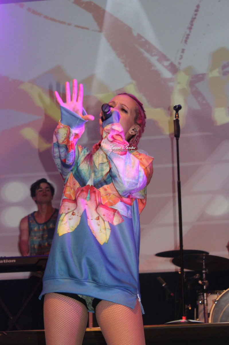 CfoSoniaJerez's tweet image. 19:19 Tu voz me da la fuerza de seguir adelante, incluso en los peores momentos 💖 #ProudofAlba @AlbaSweetC