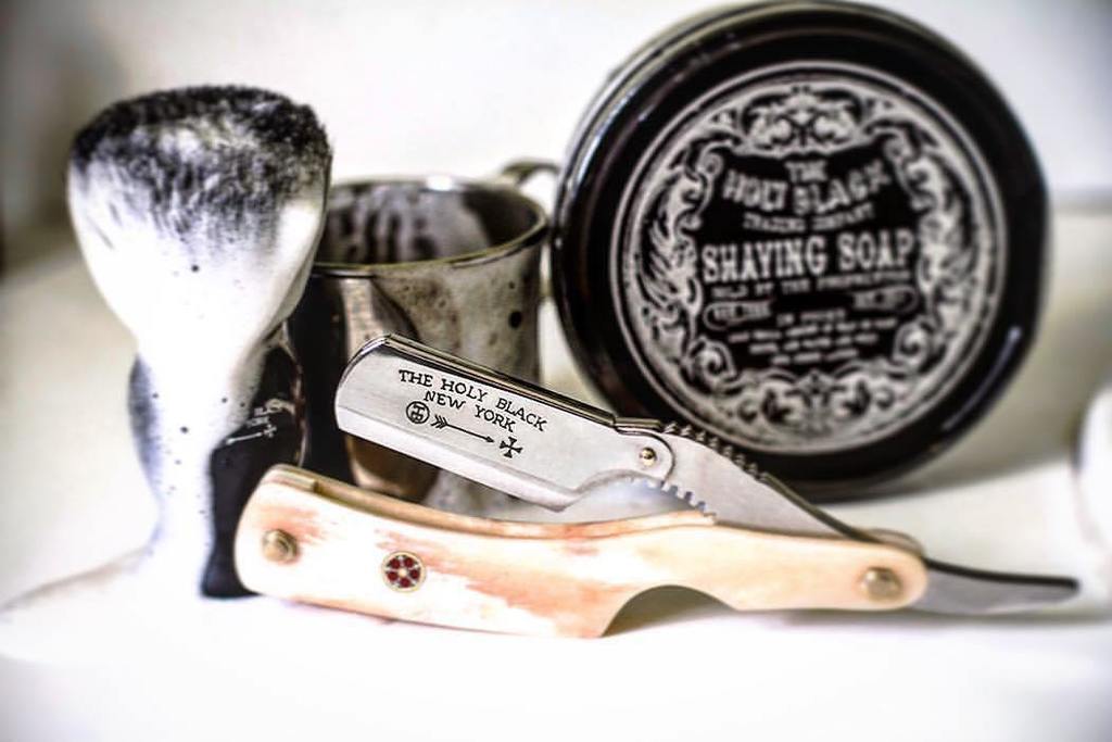 The_HolyBlack's tweet photo. #Reposting @franksabatella #cutthroat #bonehandle #wetshaving #wetshave #mensgrooming #The… https://t.co/MLjHykWZ32 https://t.co/17ZM7CdgV4