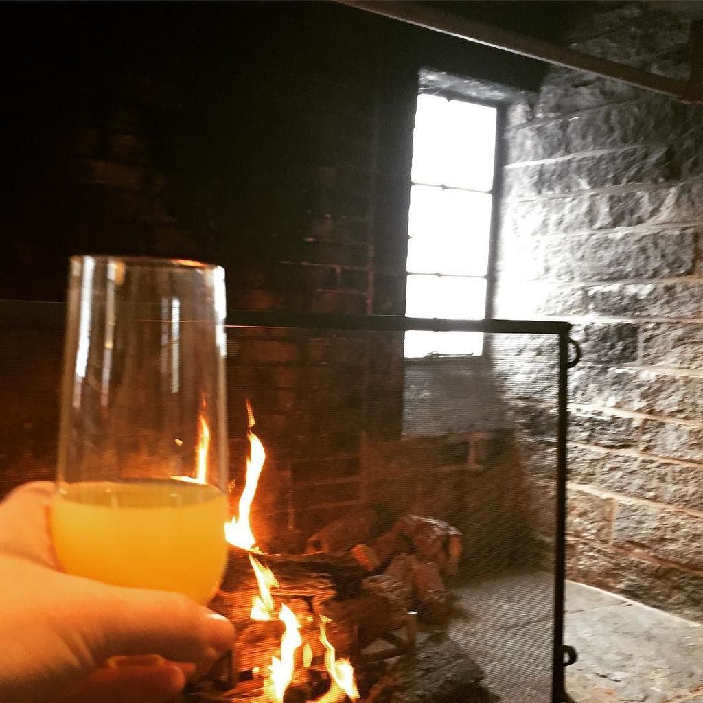BeaconStBaby's tweet photo. Grown-up time by the fire! #dateday #momlife #takeabreak #brunch https://t.co/T4NaRw11c6