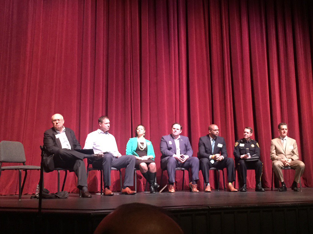 dyobs's tweet photo. #community building forum starting @MountainViewPD @mtnviewcityhall #humanrights city #mvcpa https://t.co/2LqJPeAb2z