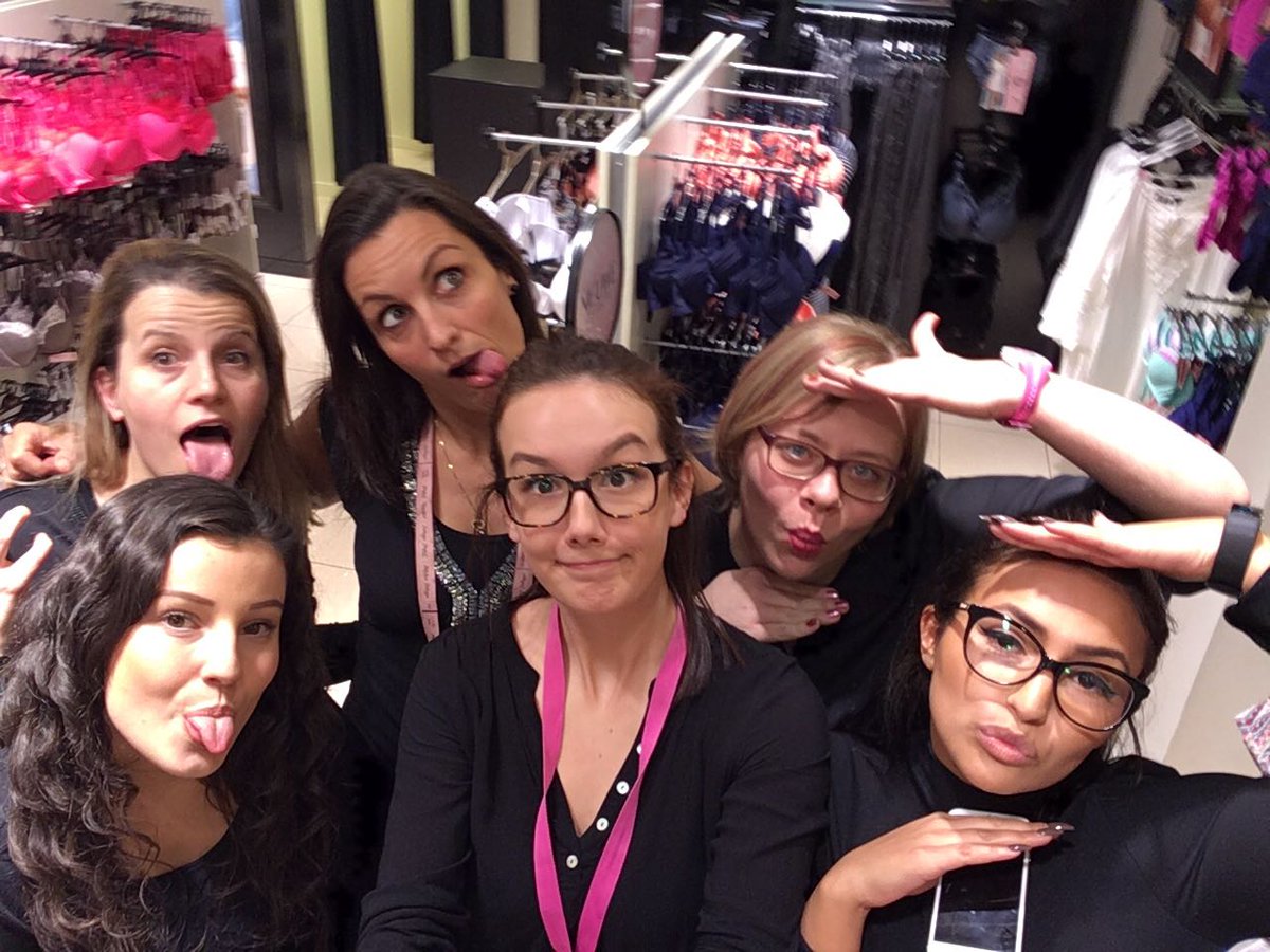 SandraGiraud5's tweet photo. Crazy team! 2810 Having Fun @CarolineCaropms @Marley_Mey @MelandreaHKM @LoveNightShade @BiontineM https://t.co/XNlrhGkXsL