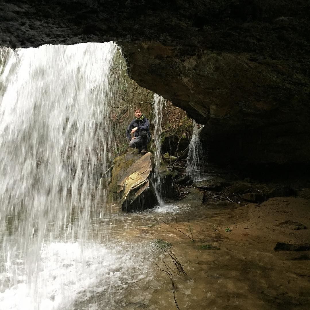 ceo_d_musk__10's tweet image. Waterfall hangout #fortheloveofdirt #waterfallvibes