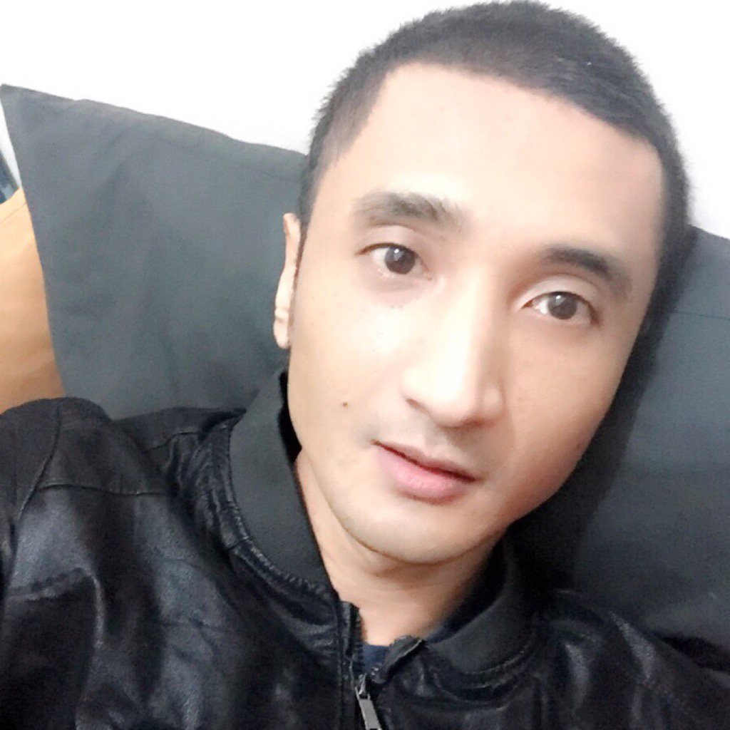AzisGeoHansa's tweet photo. Did you miss me? I'm here! #BIGOLIVE.  https://t.co/YsKzxsJhqV https://t.co/aiP9SrZRXT