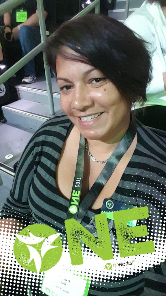 DeeWrapMeUp's tweet photo. #ONE2017 It has changed my Life #DreamsComeTrue #GoalsFor2017 Living the life. https://t.co/gRKimoyad6