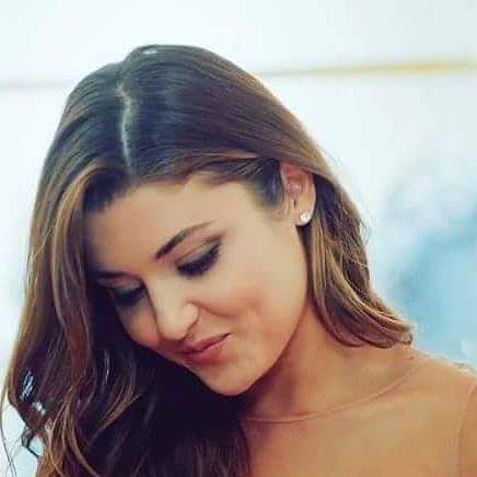 أستطيع أن أكون الأسوء 
لكن لدي قلب لا يستطيع جرح الآخرين ..!