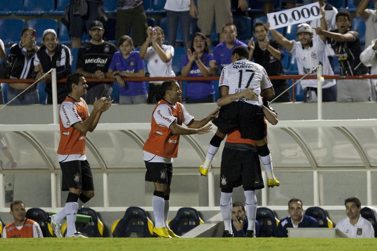 Após quase seis anos, Corinthians reencontra adversário do gol número 10.000. Confira 👉🏾 goo.gl/iQlqGs

#VaiCorinthians ⚪⚫⚪⚫
