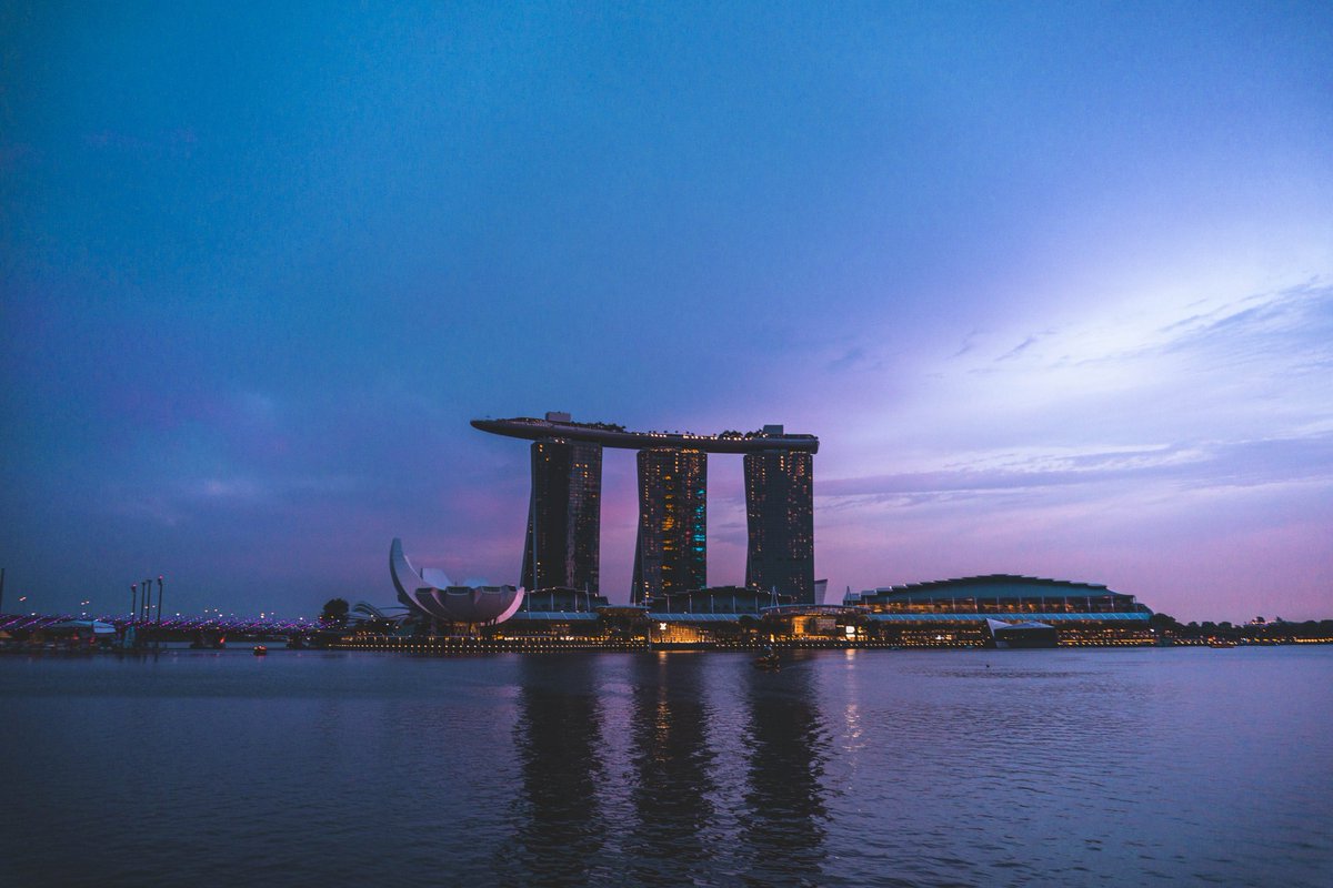 Amirul_Tuah's tweet photo. Marina Bay Sands in different skies https://t.co/TrniRp5NTg