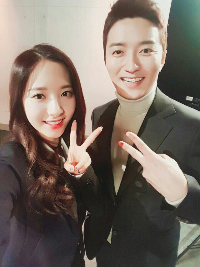 [#우주소녀 #보나] 연예가중계 깜짝 보조MC 잘보셨나용~?🙈 헤헤 너무 멋지셨던..!!!! 👍🏼👍🏼 짧지만 재밌고 알찬 시간이였어요 :) 또 언제 어디서...