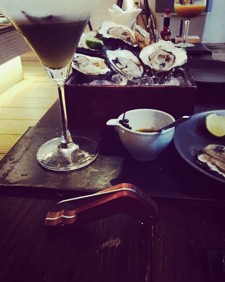 Oysters... Any pairing recommendations ? cheers to good food and good beer 🍻 #craftbeer #beerlover #saturdaynight #bottleopenerx