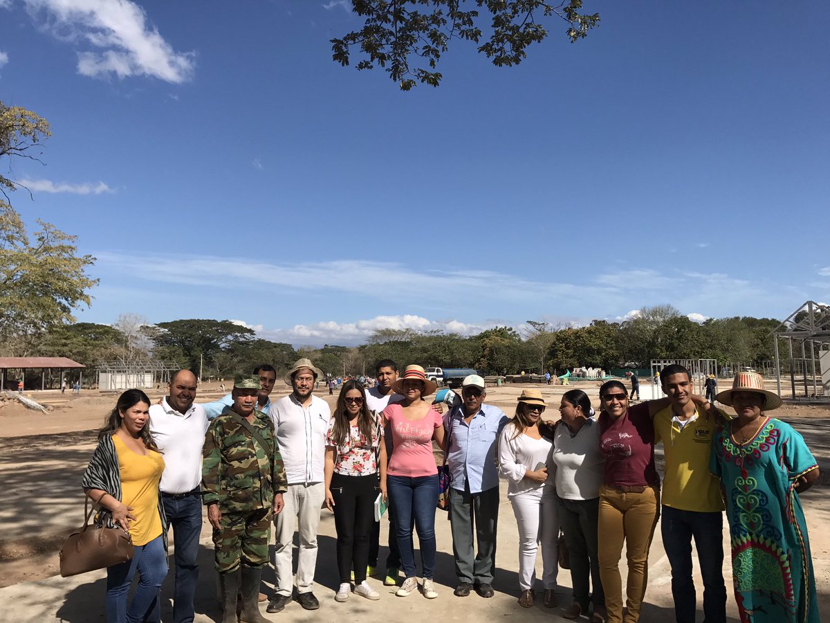 IvanCepedaCast's tweet photo. Visita a la Zona Veredal de Pondores, Guajira, en compañía de dirigentes del @PoloDemocratico y de organizaciones sociales. https://t.co/lX6dkafECp