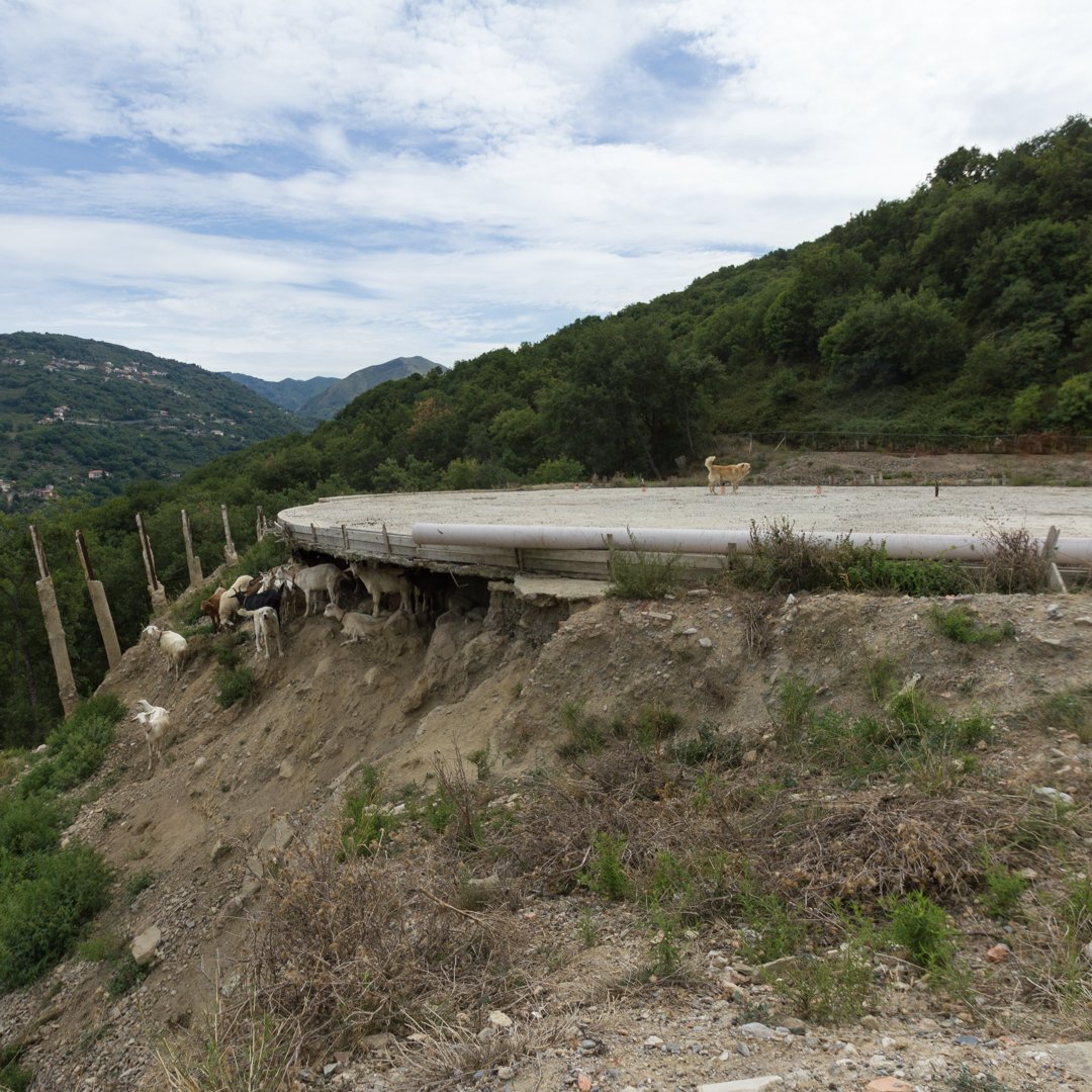 incompiuto's tweet image. Elipista, Tortorici (ME) #unoperaalgiorno #archivio #opereincompiute #incompiuto #instagram ow.ly/rukP3076uJ4 #sicilia